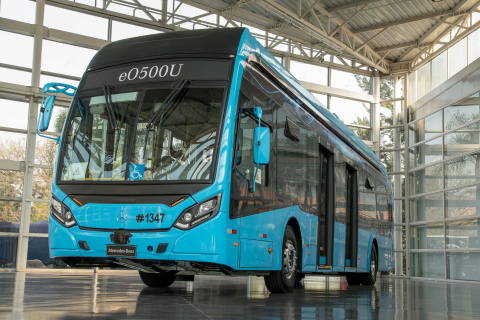 Elektromos buszokhoz készült önjáró alvázat mutatott be a Mercedes-Benz
