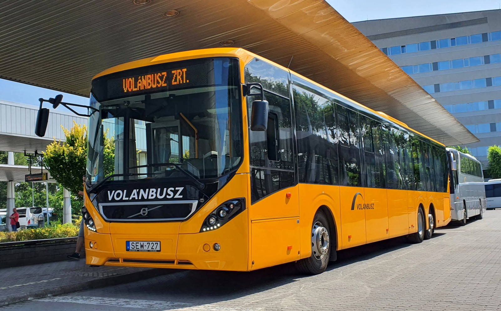 Volvo Buses: 2021 negyedik negyedévében 50 darab 8900-ast adunk át a Volánbusznak