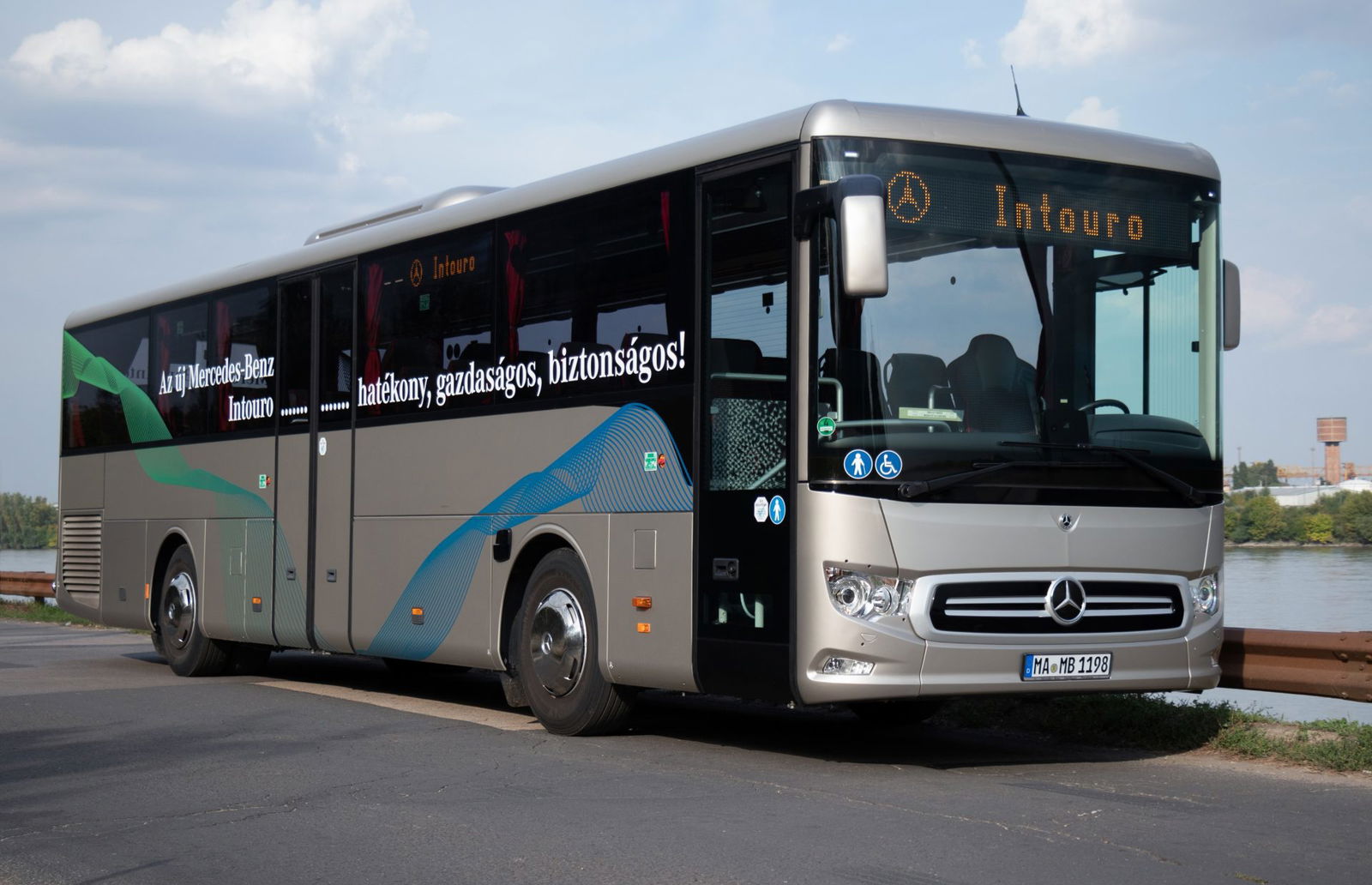 Sokoldalú útitárs – Mercedes-Benz Intouro menetpróba