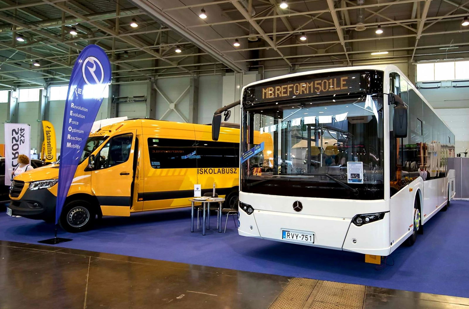 Az ITK buszaival startol az Úszó Nemzet Program