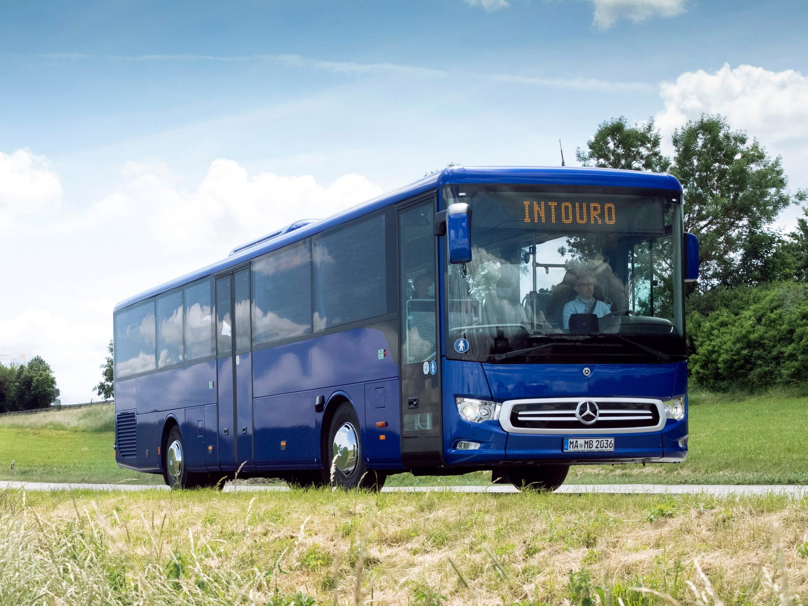 Harminckét Mercedes-Benz Intouro és ötvenöt Credobus Inovell érkezik a Volánbuszhoz