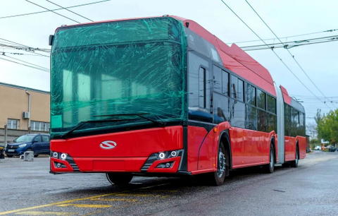 Újabb két csuklós Solaris Trollino 18 csatlakozik a fővárosi trolibusz-flottához