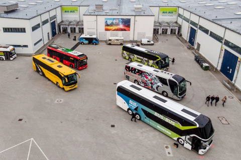 November 4-én Magyarországra érkezik a BUS2BUS kiállítás digitális roadshowja