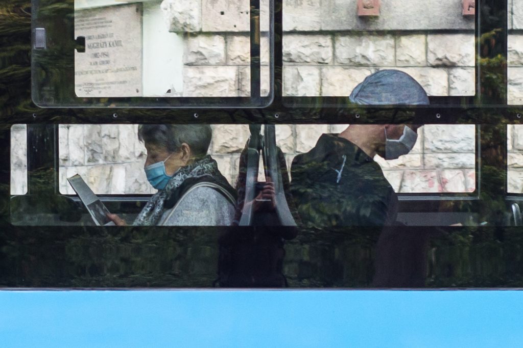 November 1-től ismét kötelező a maszkviselés a BKK járatain