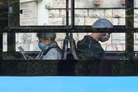 November 1-től ismét kötelező a maszkviselés a BKK járatain