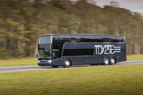 Tisztán elektromos hajtású emeletes utazóbuszt fejlesztett ki a Van Hool