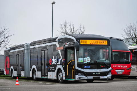 Megérkezett Hamburg első MAN Lion’s City 18 E csuklós villanybusza