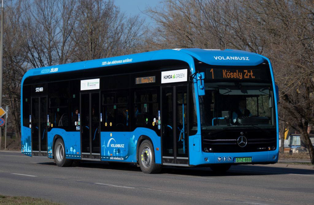 Mercedes-Benz villanybuszokat tesztel Komárom és Tata is
