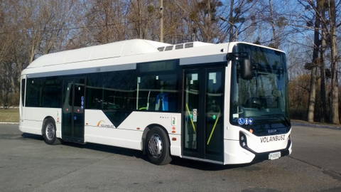 Iveco E-Way midibuszt tesztelnek Pápán