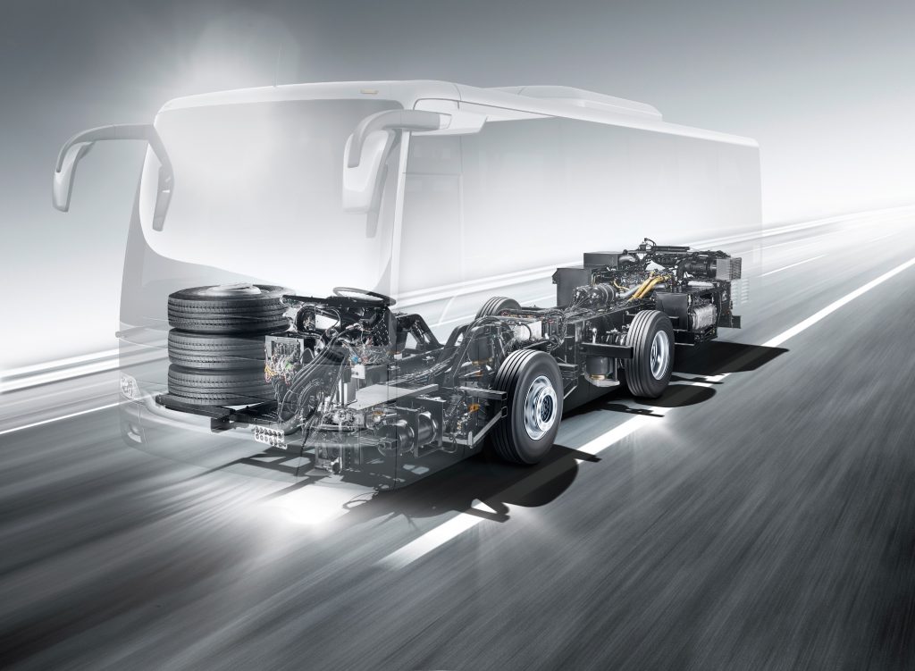 Vezetéstámogató funkciókkal frissül a Mercedes-Benz OC 500 alvázcsalád