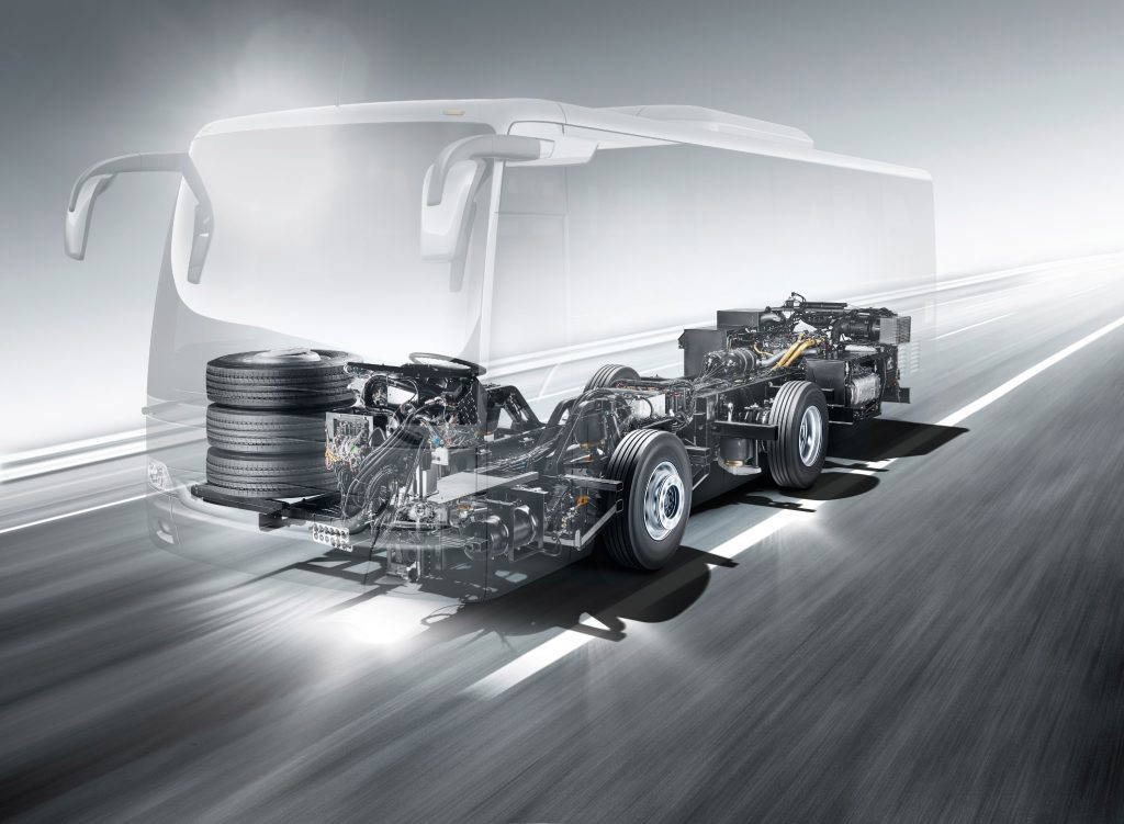 Vezetéstámogató funkciókkal frissül a Mercedes-Benz OC 500 alvázcsalád