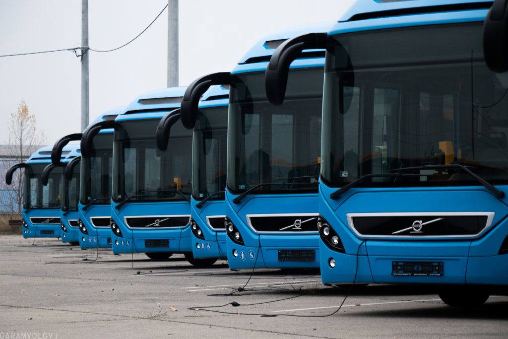Hollandiában kínálják eladásra a budapesti hibrid Volvo-flotta egy részét