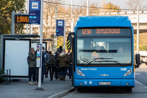 BKK: június 14-ig utazhatnak díjmentesen az egészségügyi, szociális és rendvédelmi dolgozók