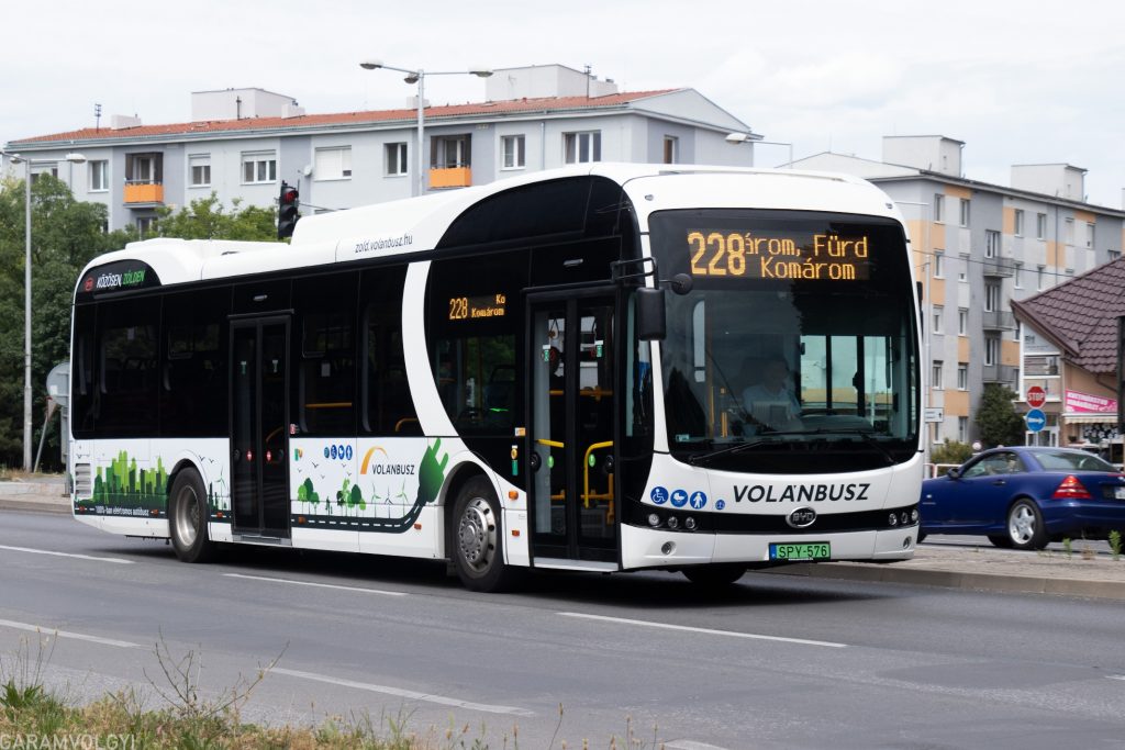 Egymillió euróból feljesztették a Komárom és Révkomárom közötti buszközlekedést