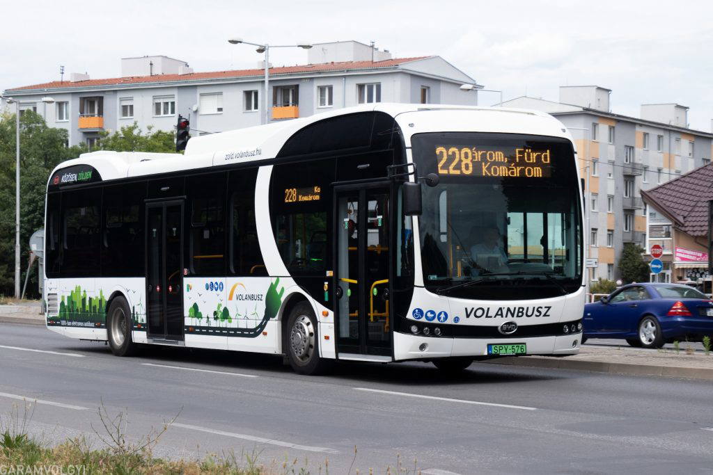 Egymillió euróból feljesztették a Komárom és Révkomárom közötti buszközlekedést
