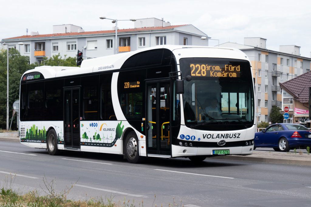Egymillió euróból feljesztették a Komárom és Révkomárom közötti buszközlekedést