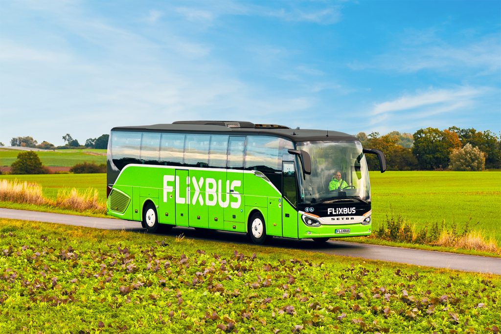 Vidéken is bővít a FlixBus: májustól kilenc magyar városból indulnak zöld buszok
