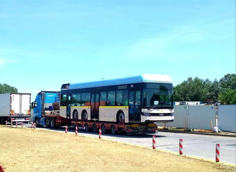 Röszkén kapták lencsevégre a Tide Bus Danmark vadonatúj Van Hool A13-asait