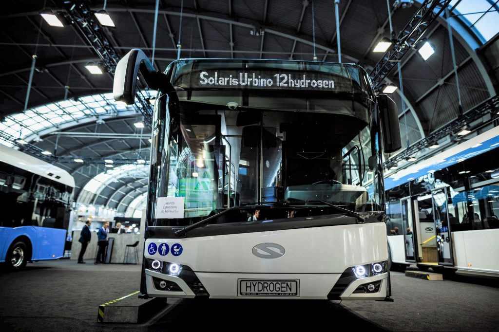 Szeptemberben mutatkozik be a Solaris csuklós hidrogénbusza