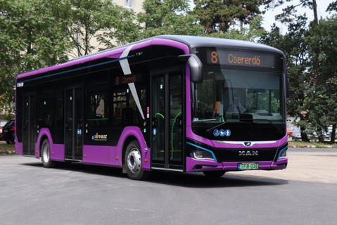 Megérkeztek Veszprémbe a V-Busz vadonatúj MAN villanybuszai