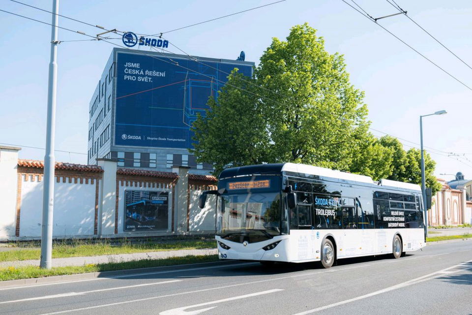 Már Plzeň utcáit járja a Škoda új fejlesztésű trolibusza