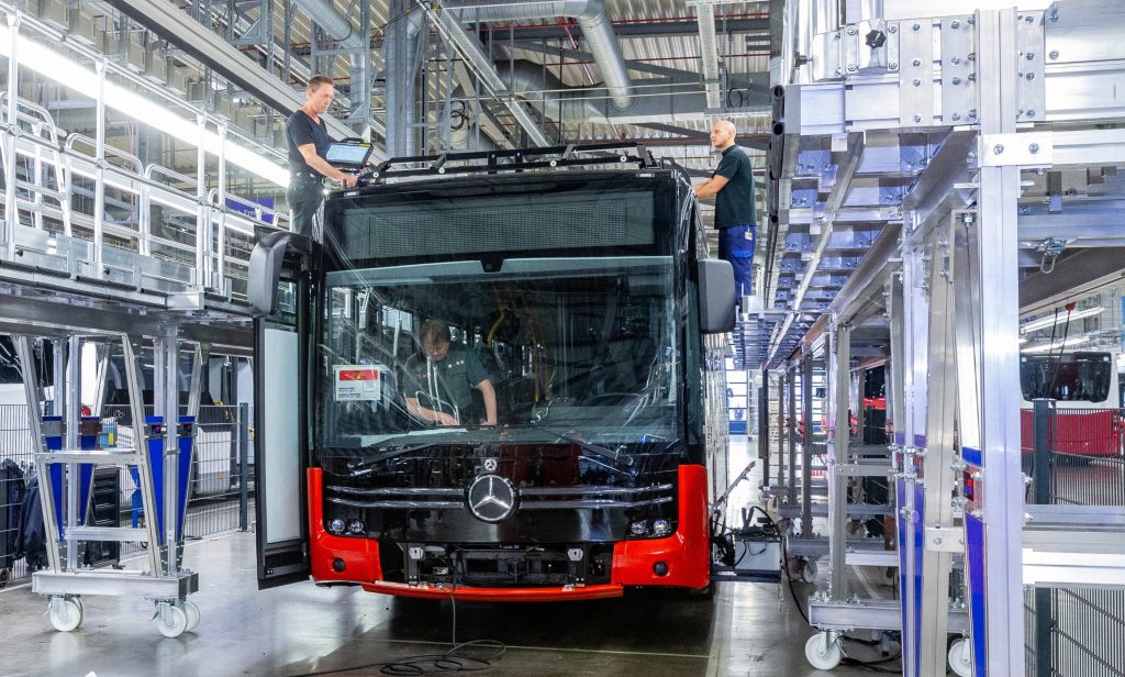 A Daimler Truck AG leépítené a buszgyártást Mannheimben