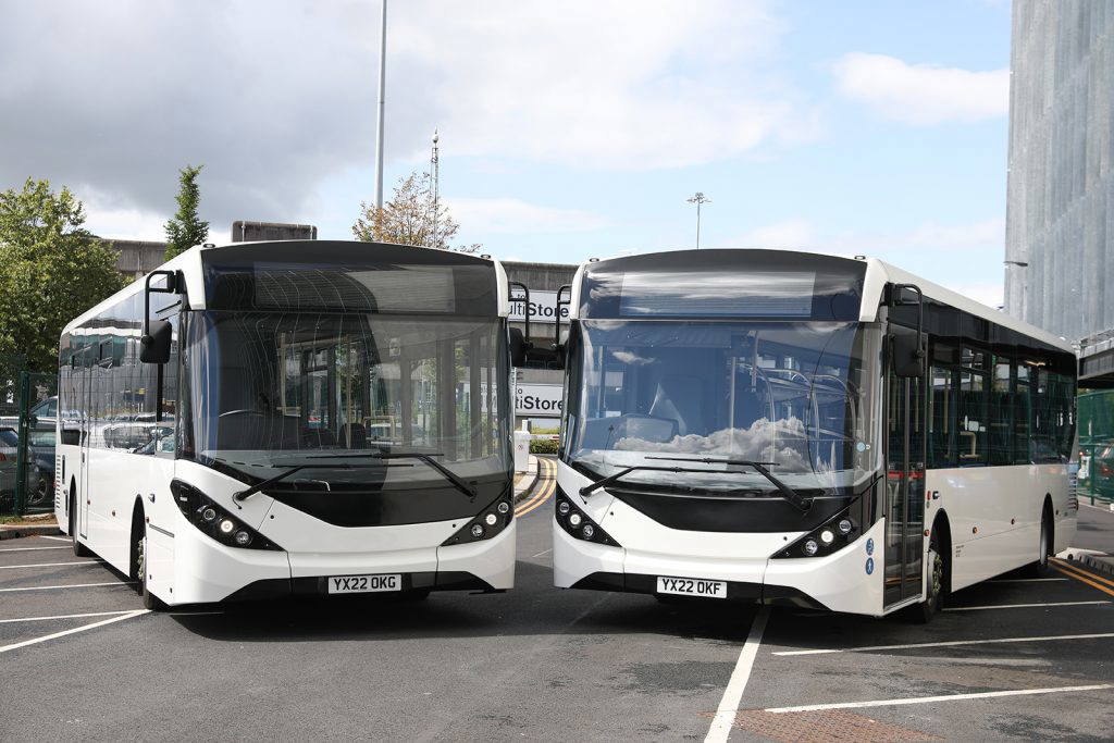 Két új ADL Enviro200-ast kapott a manchesteri repülőtér