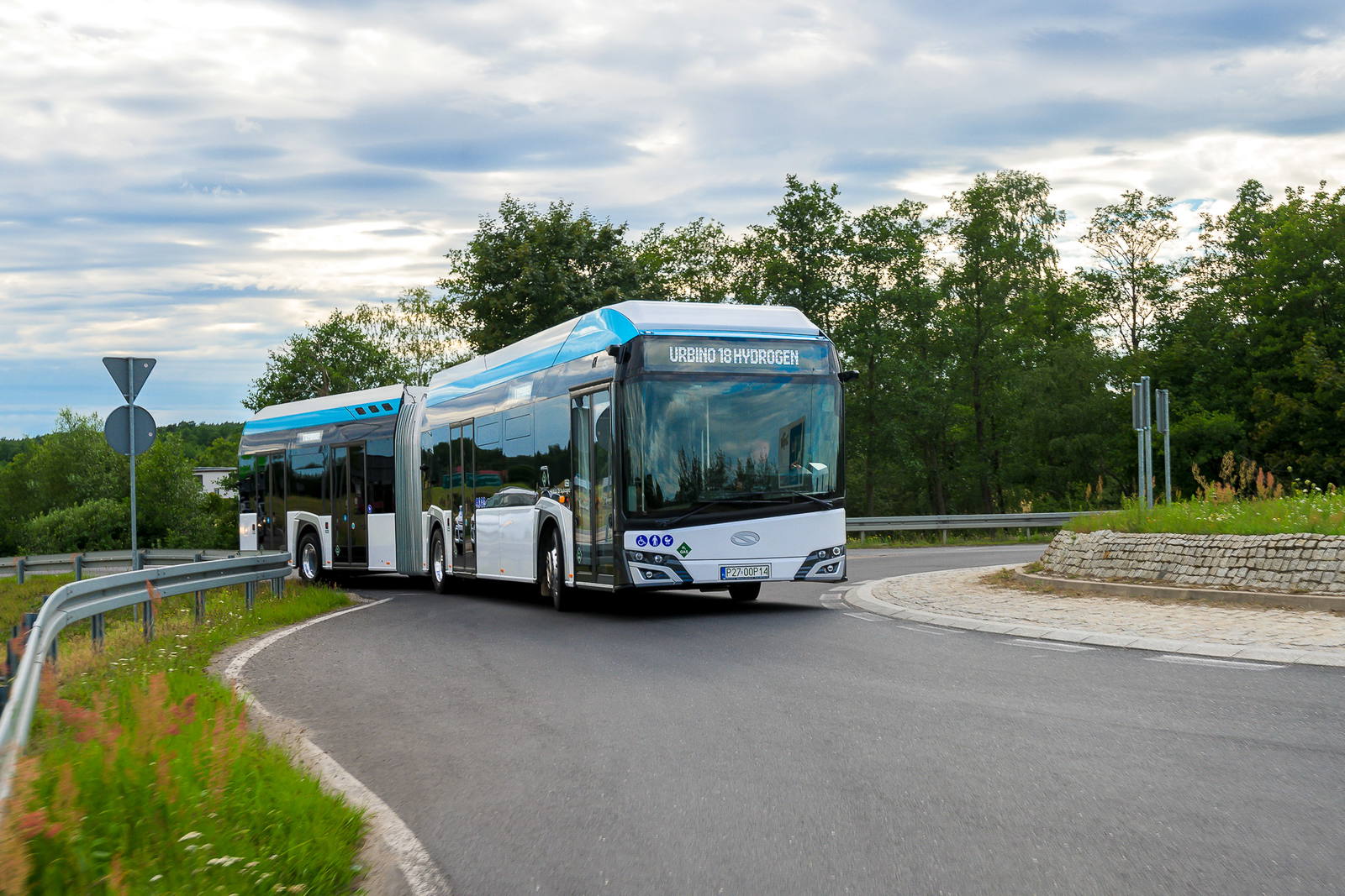 Bemutatta régóta várt hidrogénhajtású csuklós autóbuszát a Solaris