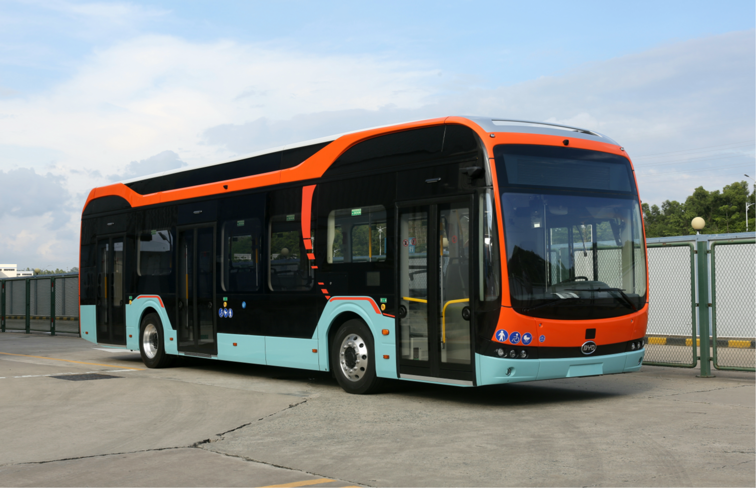 Győrben és Egerben is bemutatkozik a BYD iF Design Award díjjal kitüntetett demóbusza