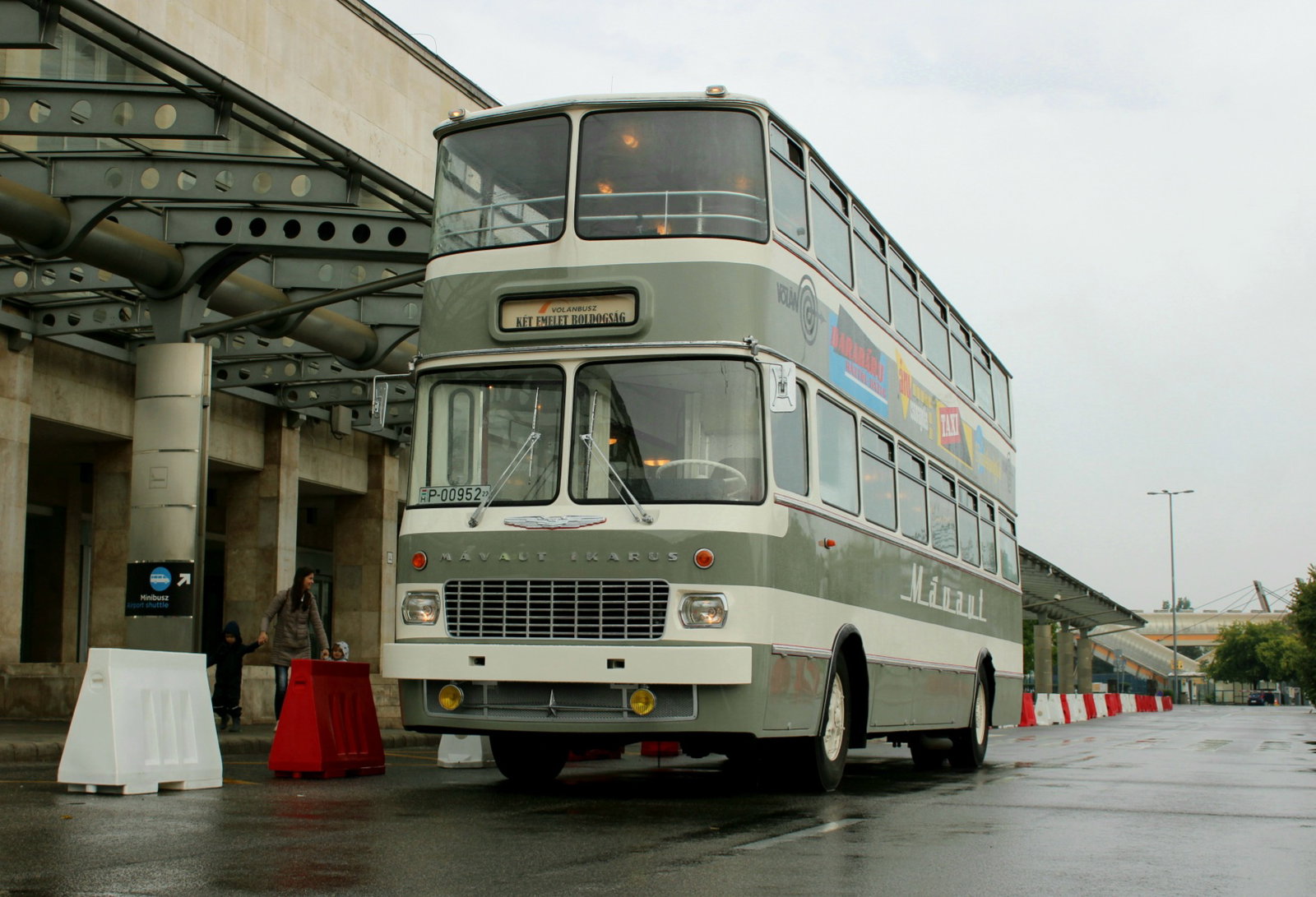 Hazalátogat a Volánbusz  MÁVAUT-Ikarus 556-osa