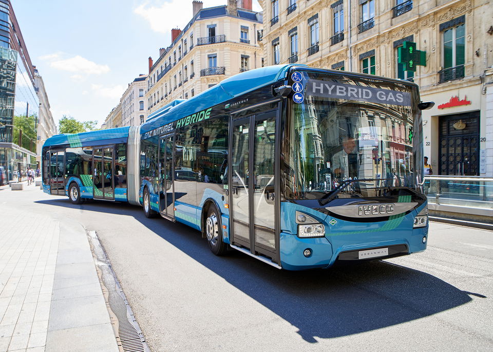 Az Iveco Urbanway csuklós változatába is eljutott a lágyhibrid hajtás