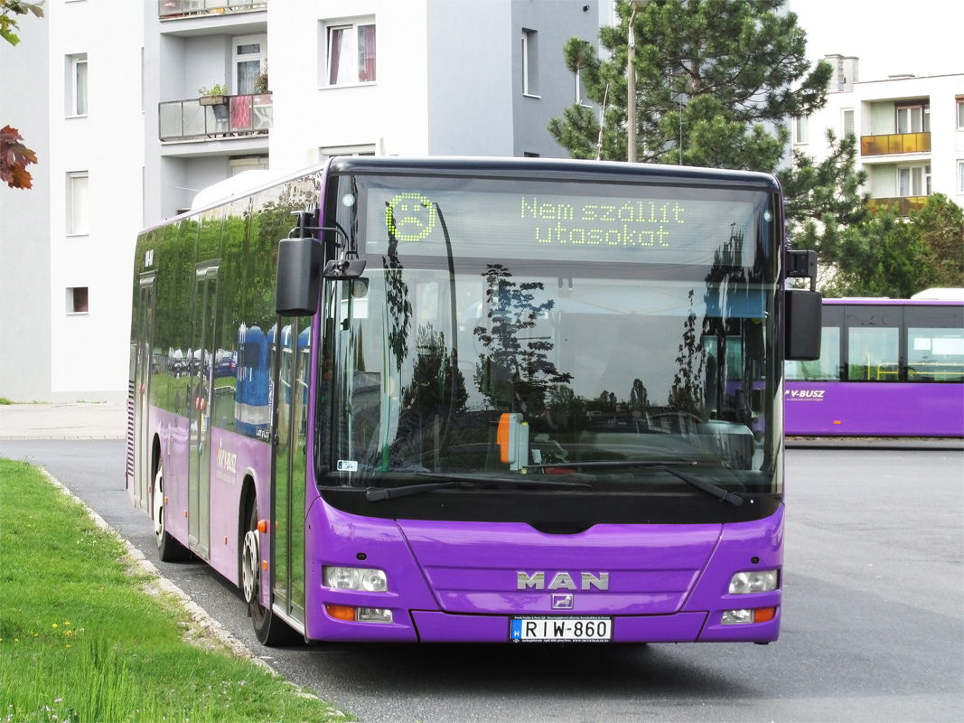 Kelet felé vette az irányt Veszprémből egy Neoplan és öt MAN autóbusz