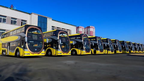 Ezek itt Phenjan vadonatúj városi emeletes buszai