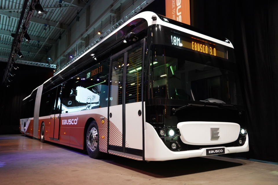 Az Ebusco bemutatta a világ legkönnyebb csuklós villanybuszát