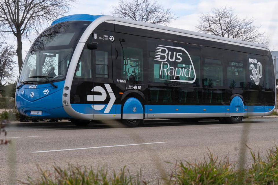 Bemutatták Madrid új BRT-vonalának első Irizar ie tram villanybuszát