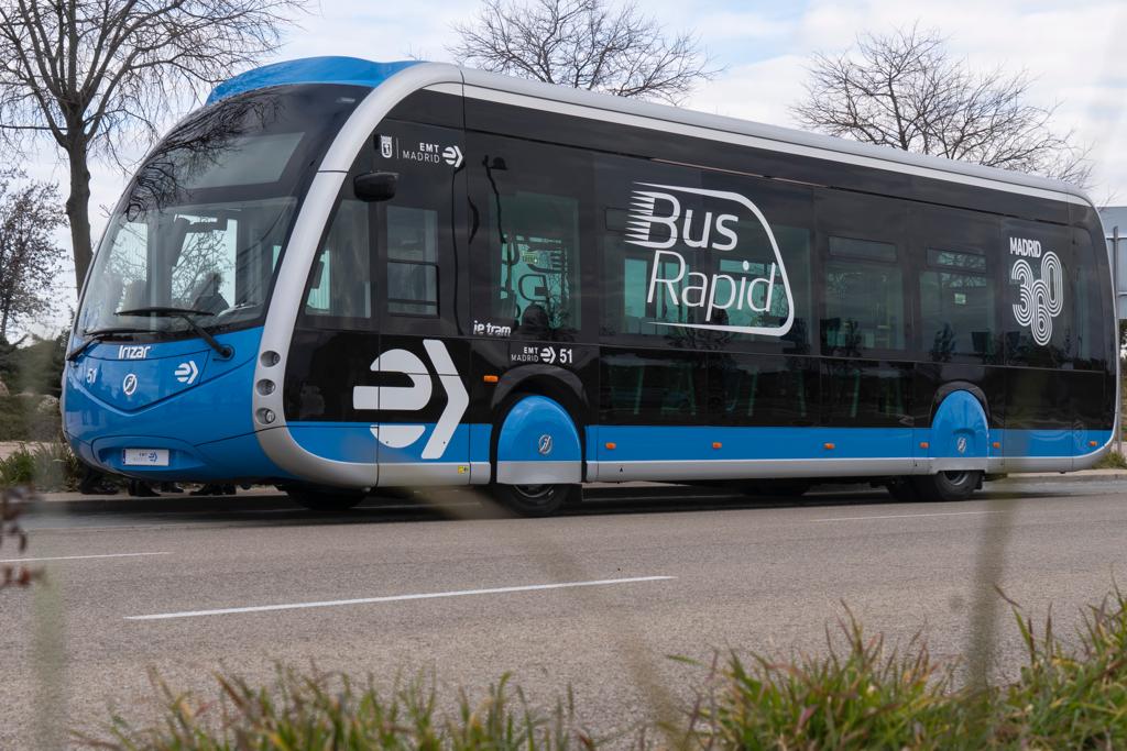 Bemutatták Madrid új BRT-vonalának első Irizar ie tram villanybuszát