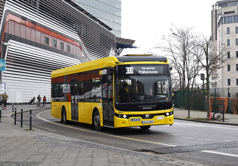 Forgalomba álltak az első Ebuscók Berlinben