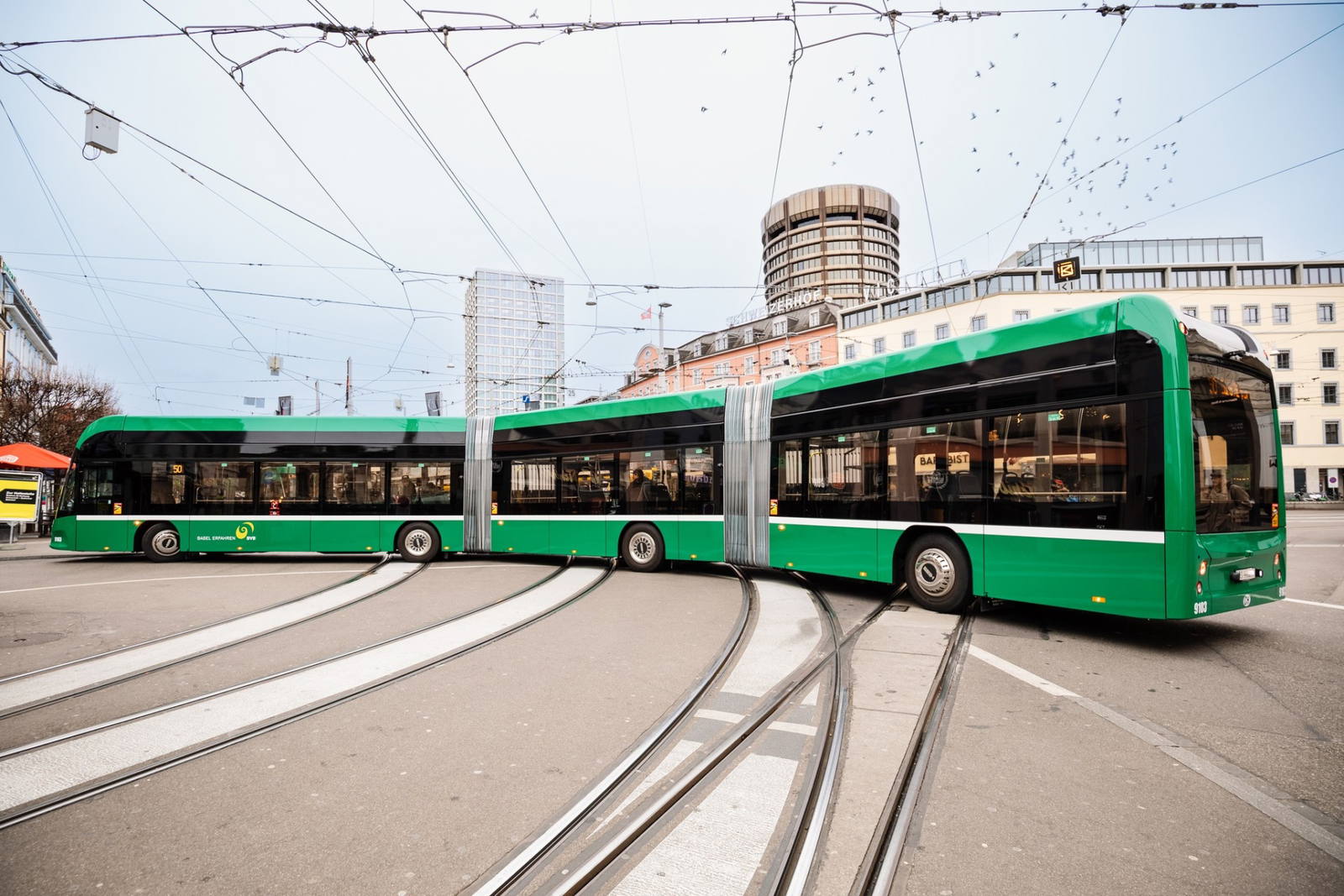 Duplacsuklós villanybuszok álltak forgalomba Bázel reptéri vonalán