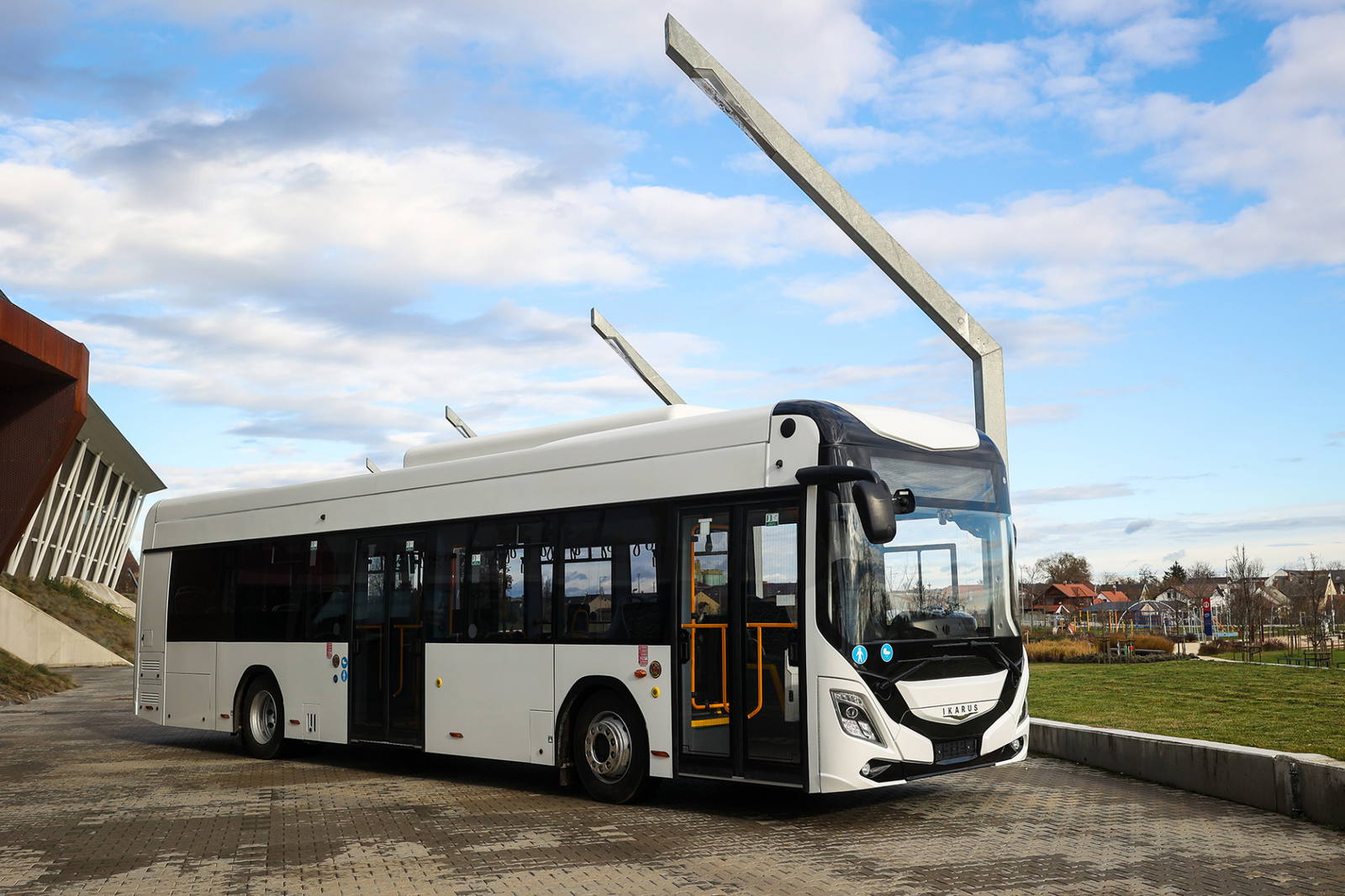 Kétajtós villanybuszokat szállít Meiningenbe az Ikarus