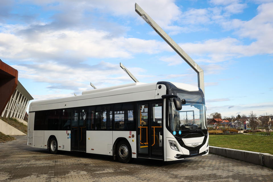 Kétajtós villanybuszokat szállít Meiningenbe az Ikarus