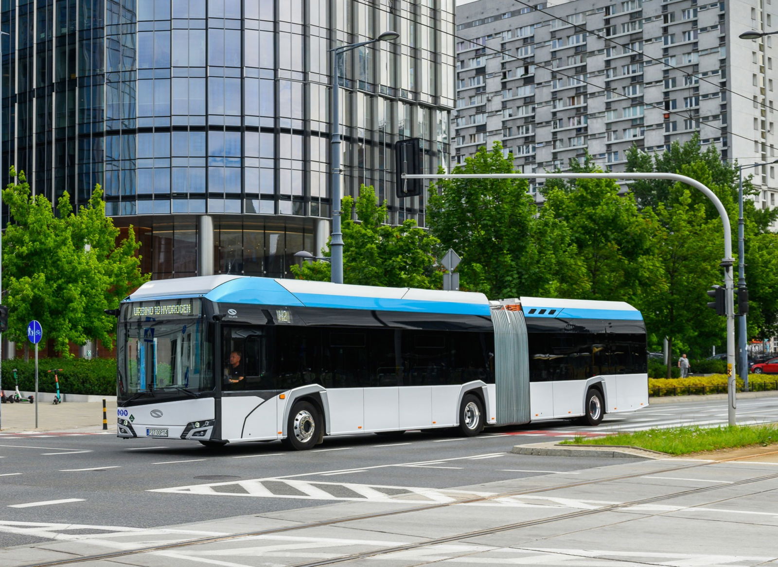 Megérkezett az első megrendelés a Solaris csuklós hidrogénbuszára