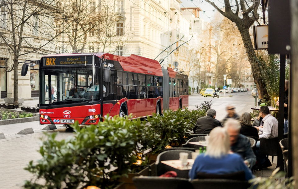 A Solaris 2027-ben befejezi a belső égésű motorral szerelt buszok gyártását