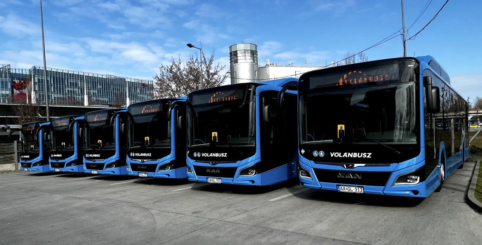 Átadták a Volánbusz első fővárosi rendeltetésű MAN gázbuszait