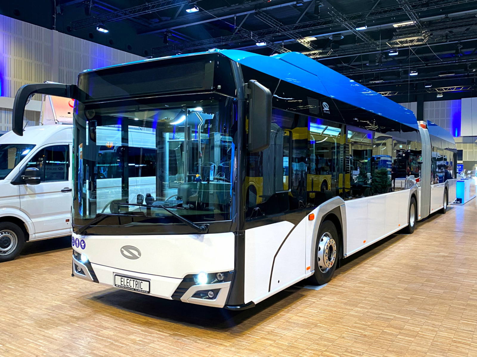 Nagyteljesítményű csuklós villanybusszal bővítette kínálatát a Solaris