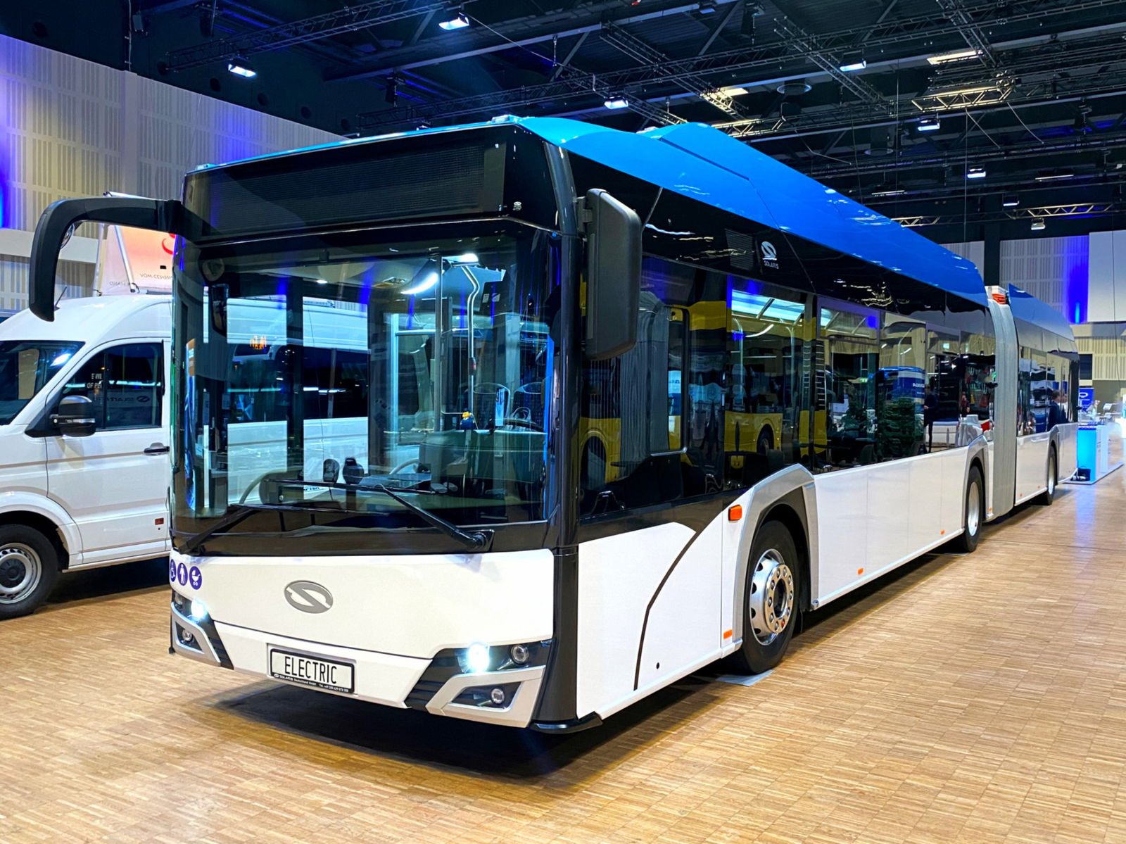 Nagyteljesítményű csuklós villanybusszal bővítette kínálatát a Solaris