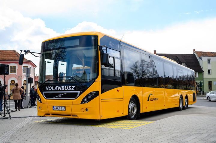 Megkezdődött a Volvo 8900-as magyarországi búcsúszériájának átadása