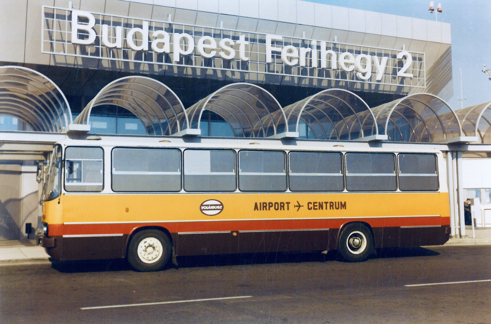 A Volánbusz hatvani Retró Napján debütál a cég felújított Ikarus 30-asa és az LKK Centrumbusza
