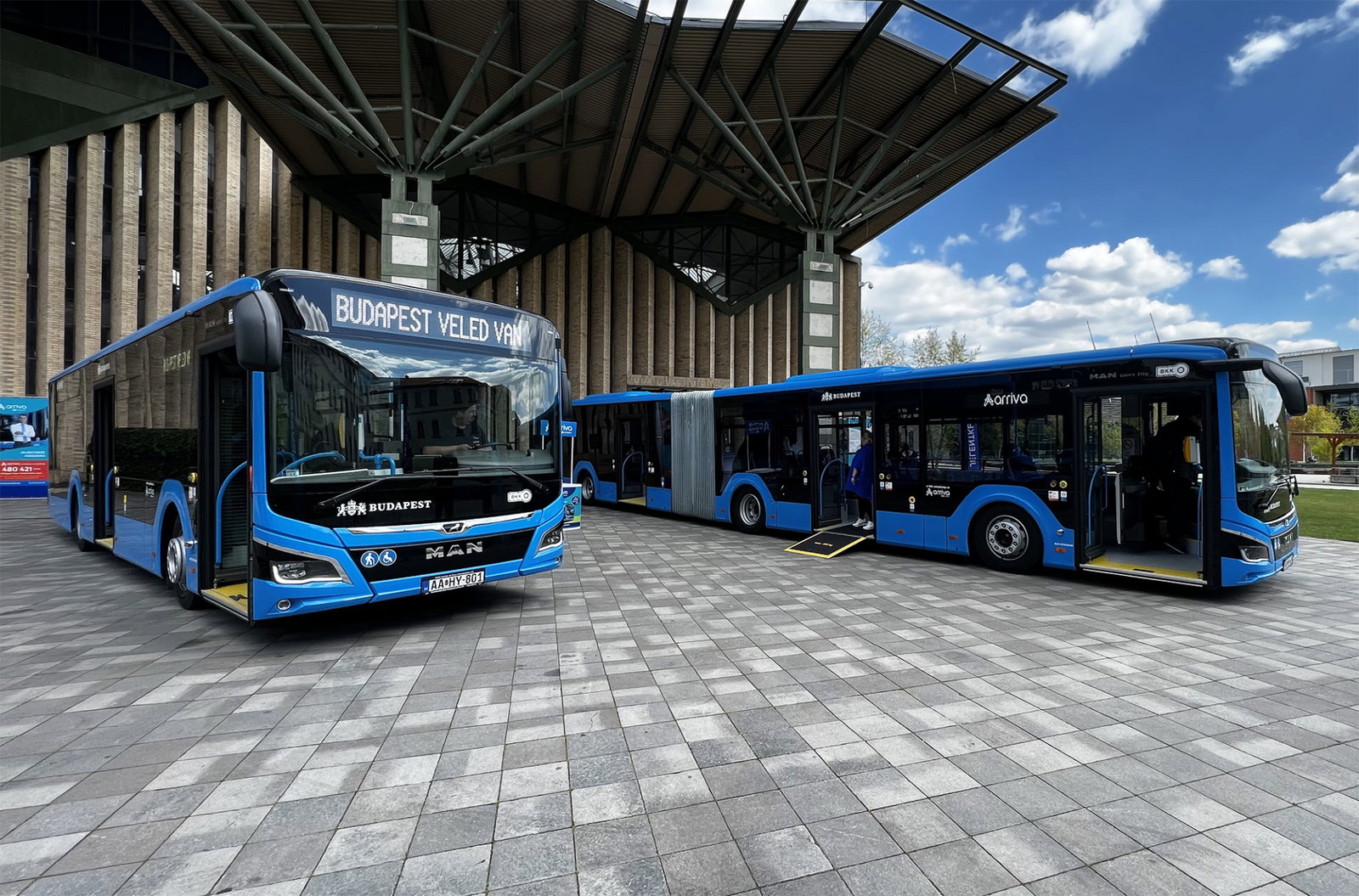 Bemutatkoztak az ArrivaBus májustól forgalomba álló vadonatúj MAN autóbuszai