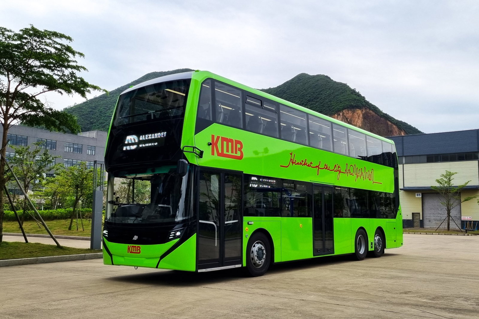 Megérkezett az első újgenerációs Alexander Dennis Enviro500EV emeletes busz Hongkongba