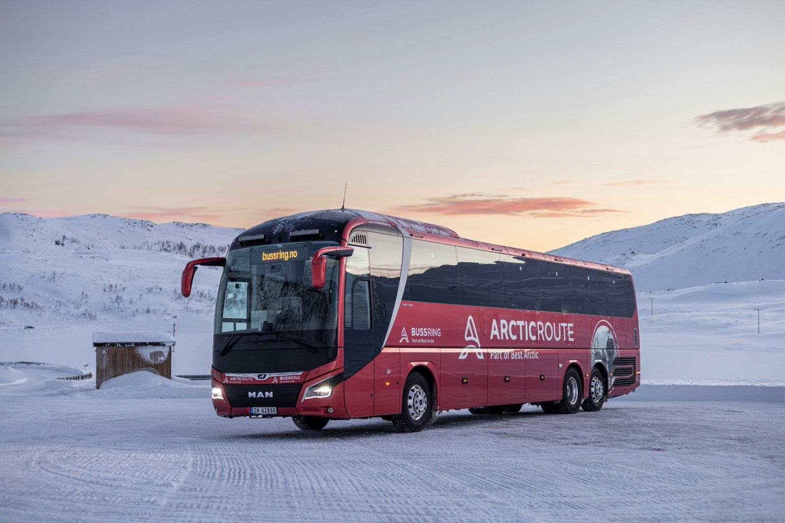 Az észak sarkkörön túlra szállított turistabuszokat az MAN